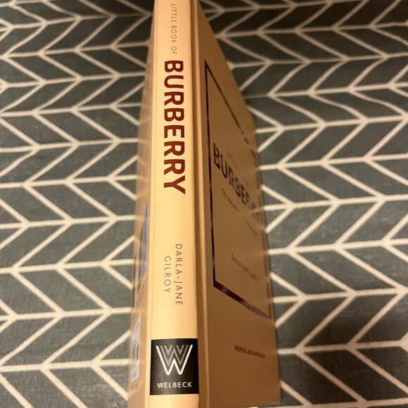 NEW Little Book of Burberry - (Little Books of Fashion) by Darla-Jane Gilroy - Picture 3 of 3